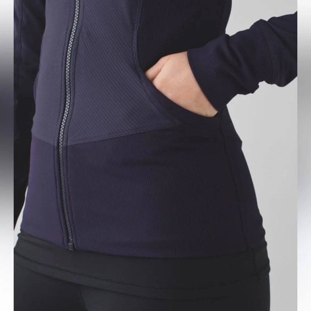 Lululemon Size 4 In Flux Jacket Hoodie Thumbholes in Black Grape - Picture 3 of 8
